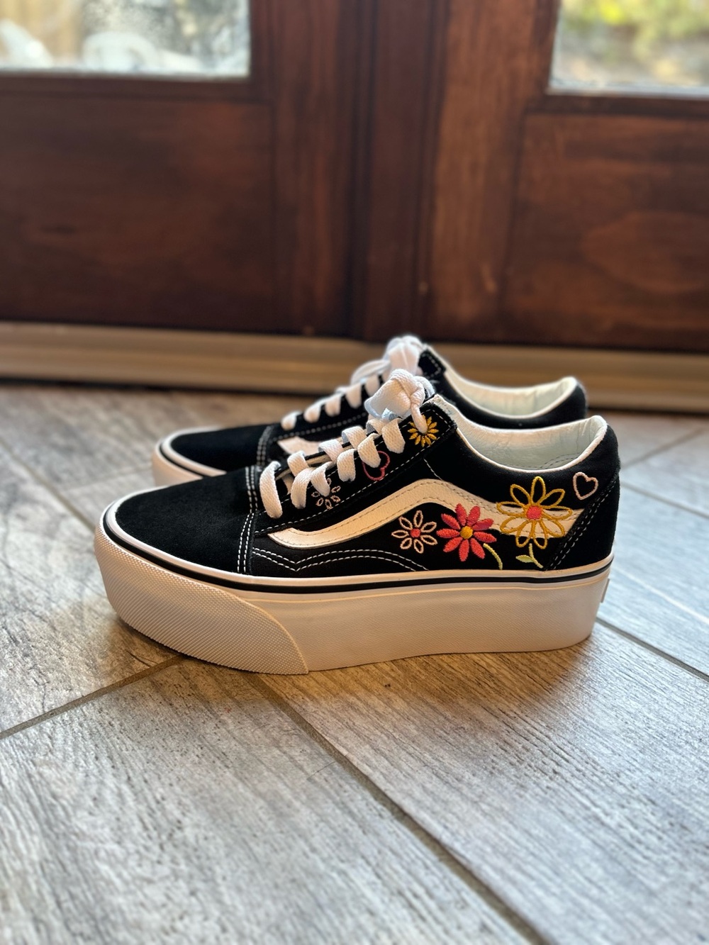 VANS Embroidered Old Skool Platform Sneakers, Women’s 5.5, Never Worn!